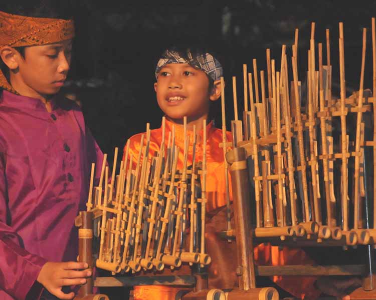 Detail Gambar Angklung Kanekes Nomer 43