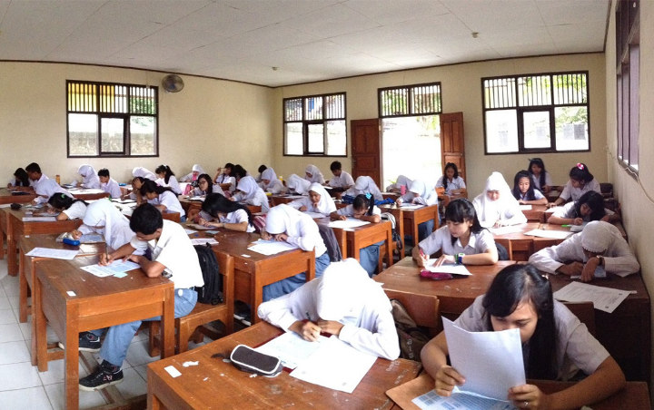 Detail Gambar Animasi Anak Smp Sedang Ujian Nomer 28