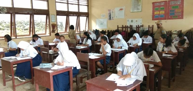 Detail Gambar Animasi Anak Smp Sedang Ujian Nomer 38