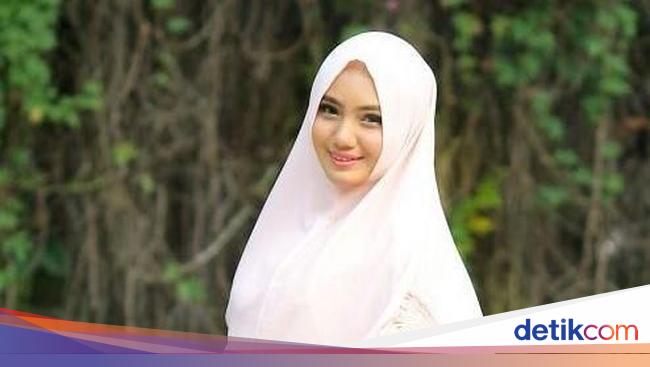 Detail Gambar Animasi Ayah Dan Ibu Pakai Jilbab Nomer 24