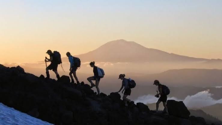 Detail Gambar Animasi Pendaki Gunung Nomer 22