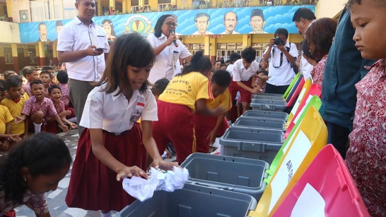 Detail Gambar Animasi Sekolah Yang Bebas Dari Sampah Nomer 42