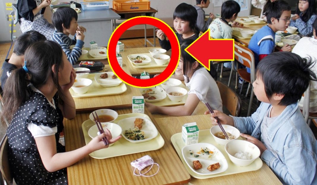 Detail Gambar Anime Makan Siang Nomer 41