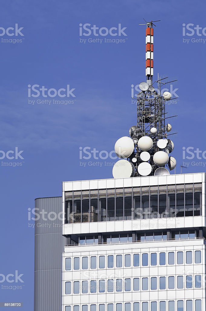 Detail Gambar Antena Diatas Gedung Nomer 2