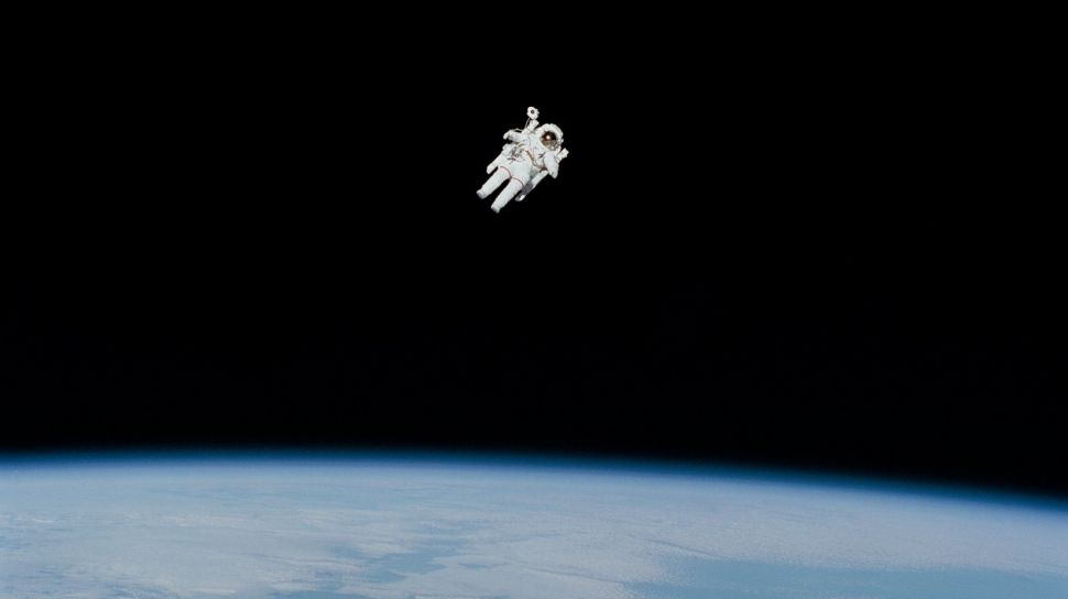 Detail Gambar Astronot Di Luar Angkasa Nomer 39