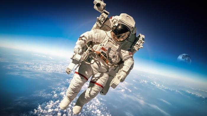 Detail Gambar Astronot Di Luar Angkasa Nomer 49