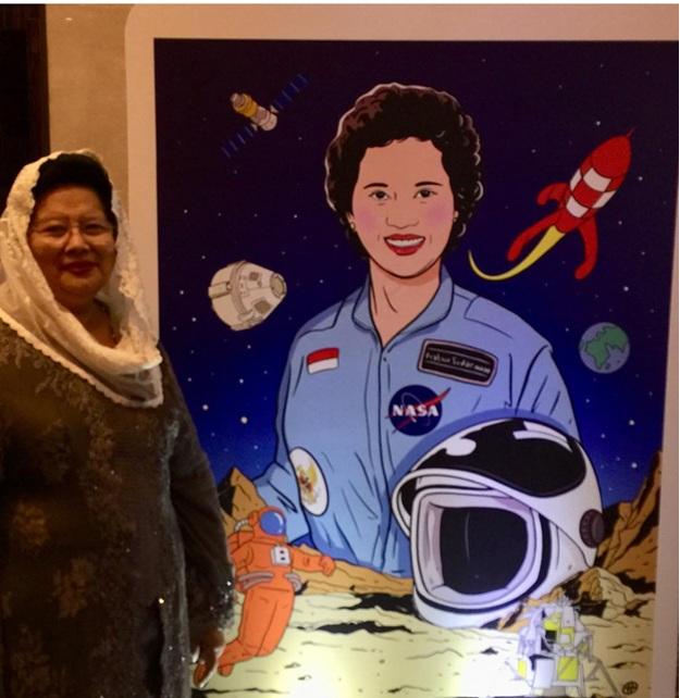 Gambar Astronot Pasang Wajah Sendiri - KibrisPDR