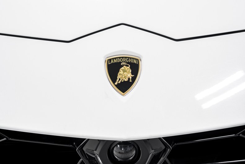 Detail Lamborghini Urus Emblem Nomer 20