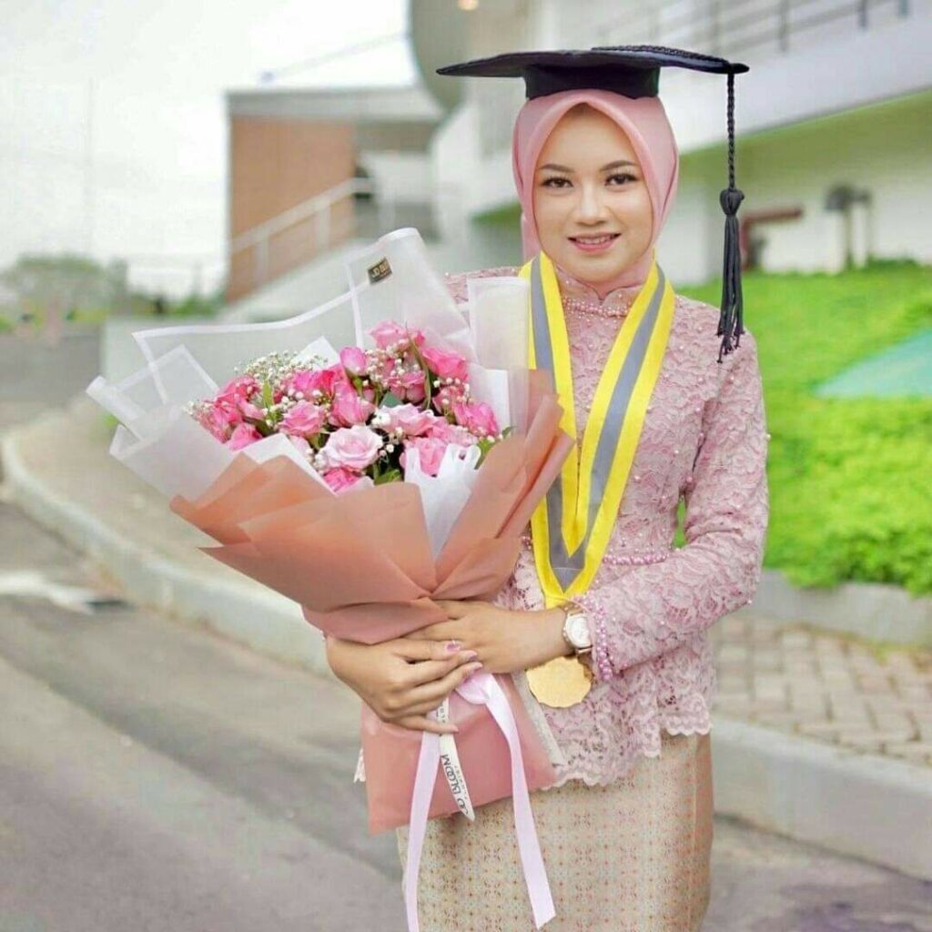 Detail Cara Foto Wisuda Yang Bagus Nomer 15