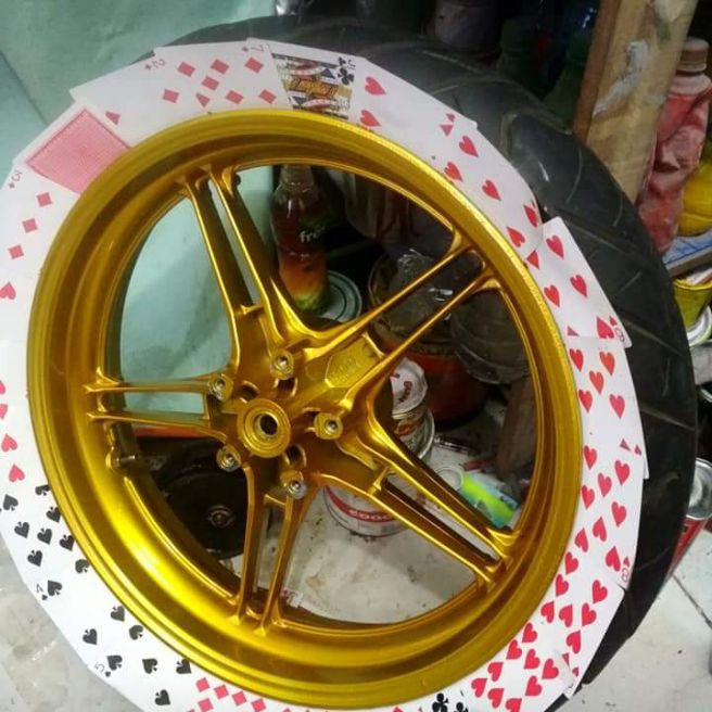 Detail Cat Kuning Emas Metalik Nomer 7