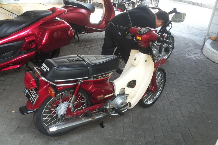 Detail Cat Motor Merah Maroon Nomer 43