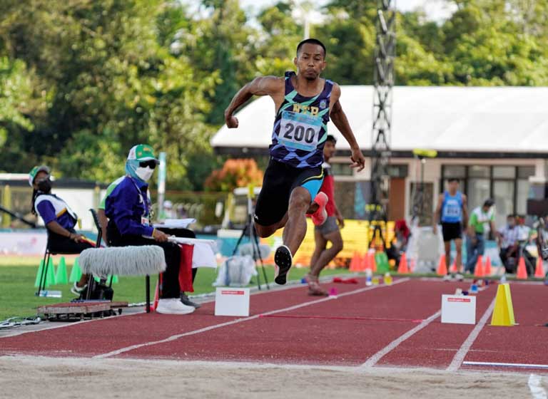 Detail Gambar Atletik Lompat Jauh Nomer 47