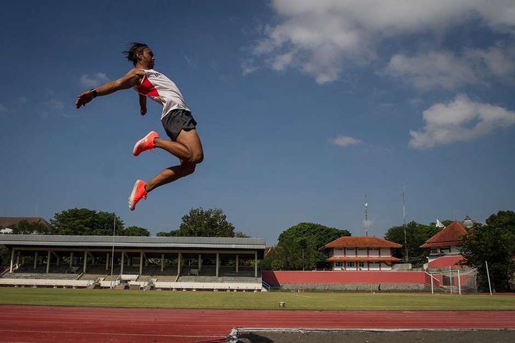 Detail Gambar Atletik Lompat Jauh Nomer 49