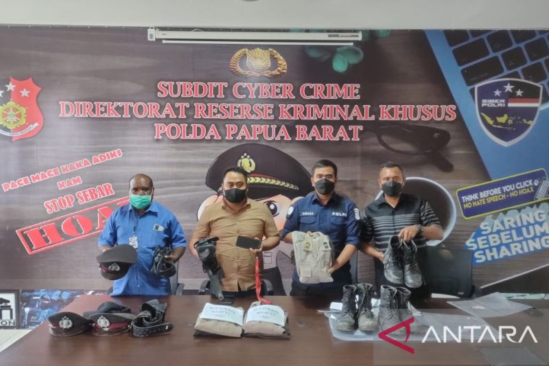 Detail Gambar Atribut Polisi Nomer 42