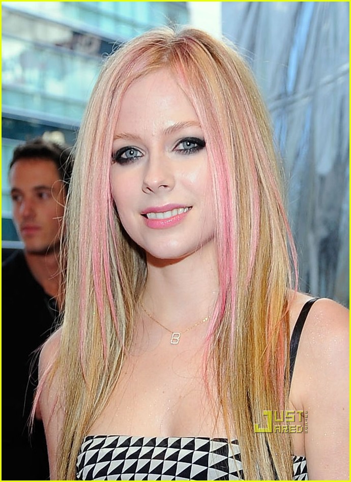 Detail Gambar Avril Lavigne Nomer 30