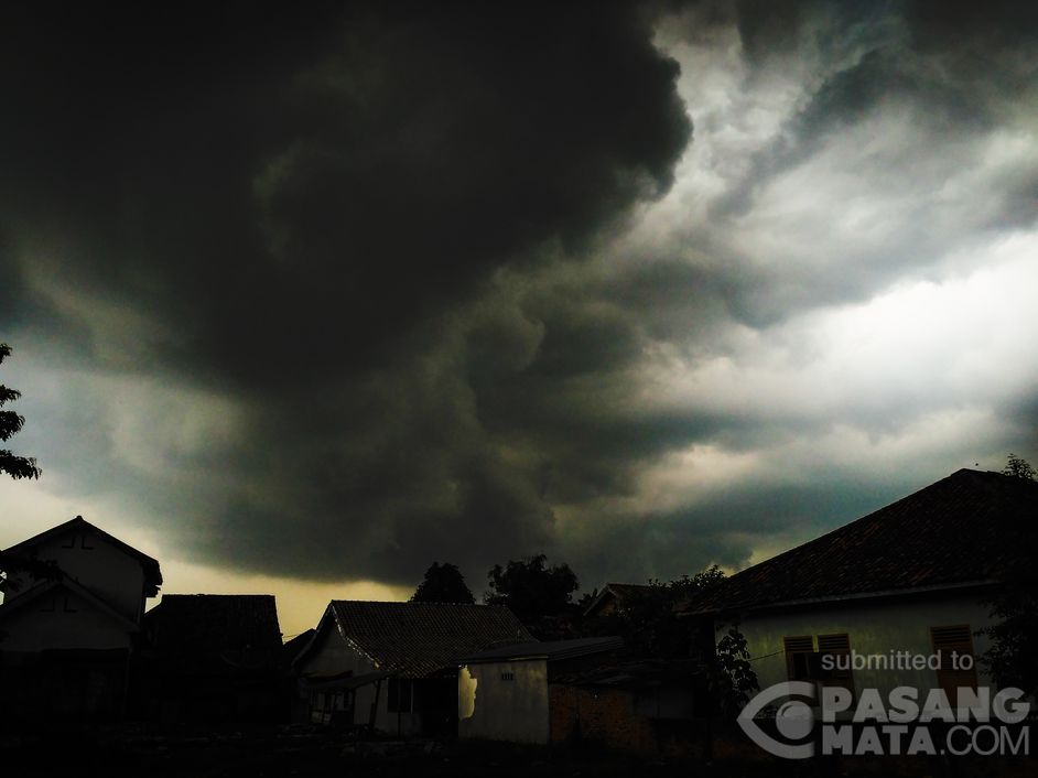 Detail Gambar Awan Mendung Tebal Nomer 3