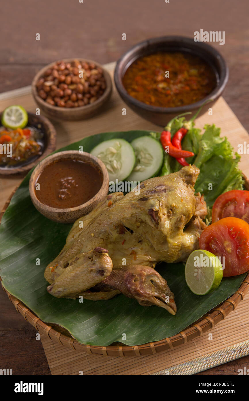 Detail Gambar Ayam Betutu Goreng Nomer 43