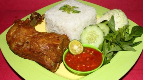 Detail Gambar Ayam Goreng Lalapan Nomer 26