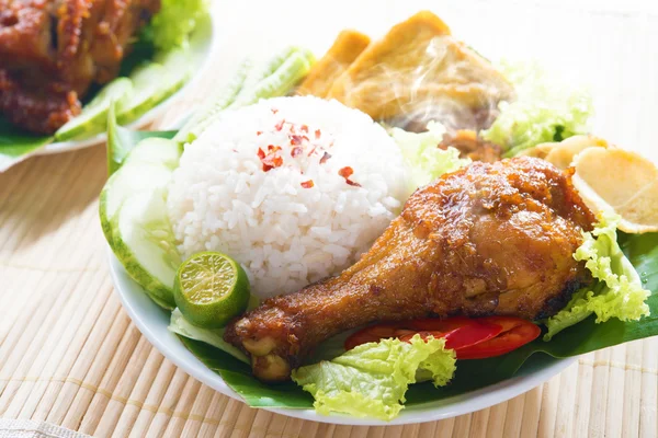 Detail Gambar Ayam Goreng Nasi Nomer 3