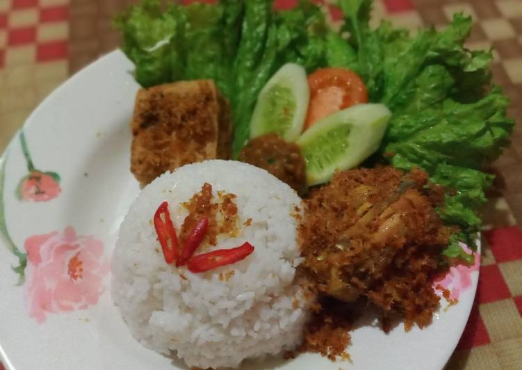 Detail Gambar Ayam Goreng Nasi Nomer 54