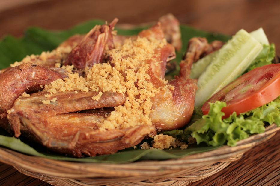 Detail Gambar Ayam Kremes Di Piring Nomer 12