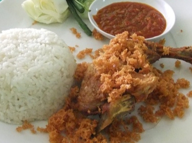 Detail Gambar Ayam Kremes Di Piring Nomer 13