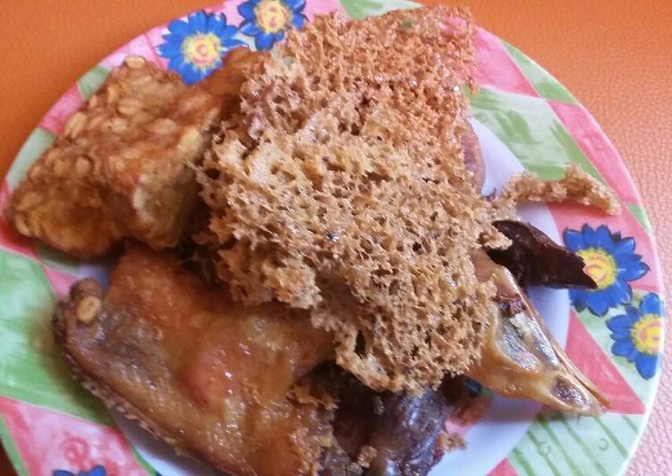 Detail Gambar Ayam Kremes Di Piring Nomer 41