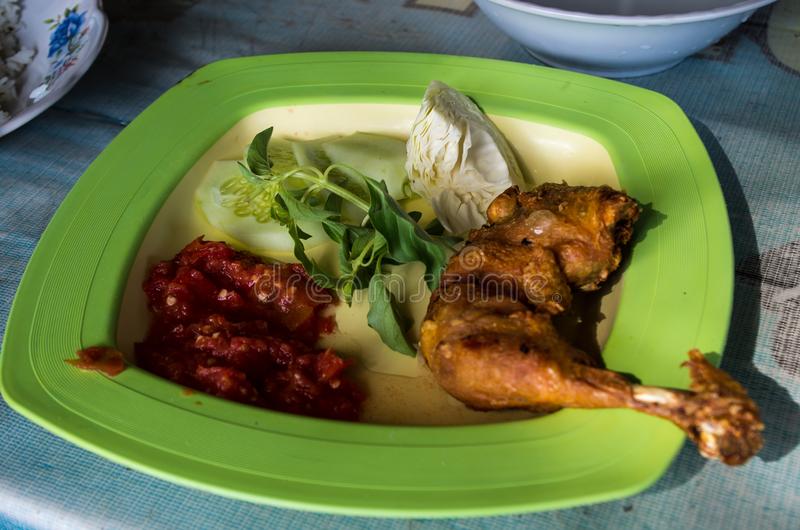 Detail Gambar Ayam Lalapan Nomer 45