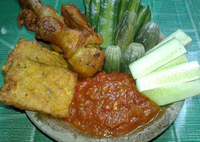 Detail Gambar Ayam Lalapan Nomer 57