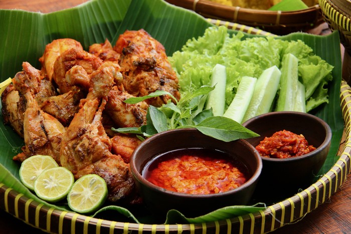 Detail Gambar Ayam Panggang Bumbu Rujak Nomer 20