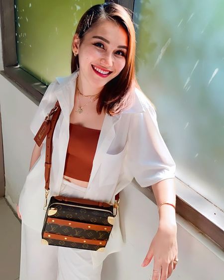 Detail Gambar Ayu Ting Ting Nomer 37