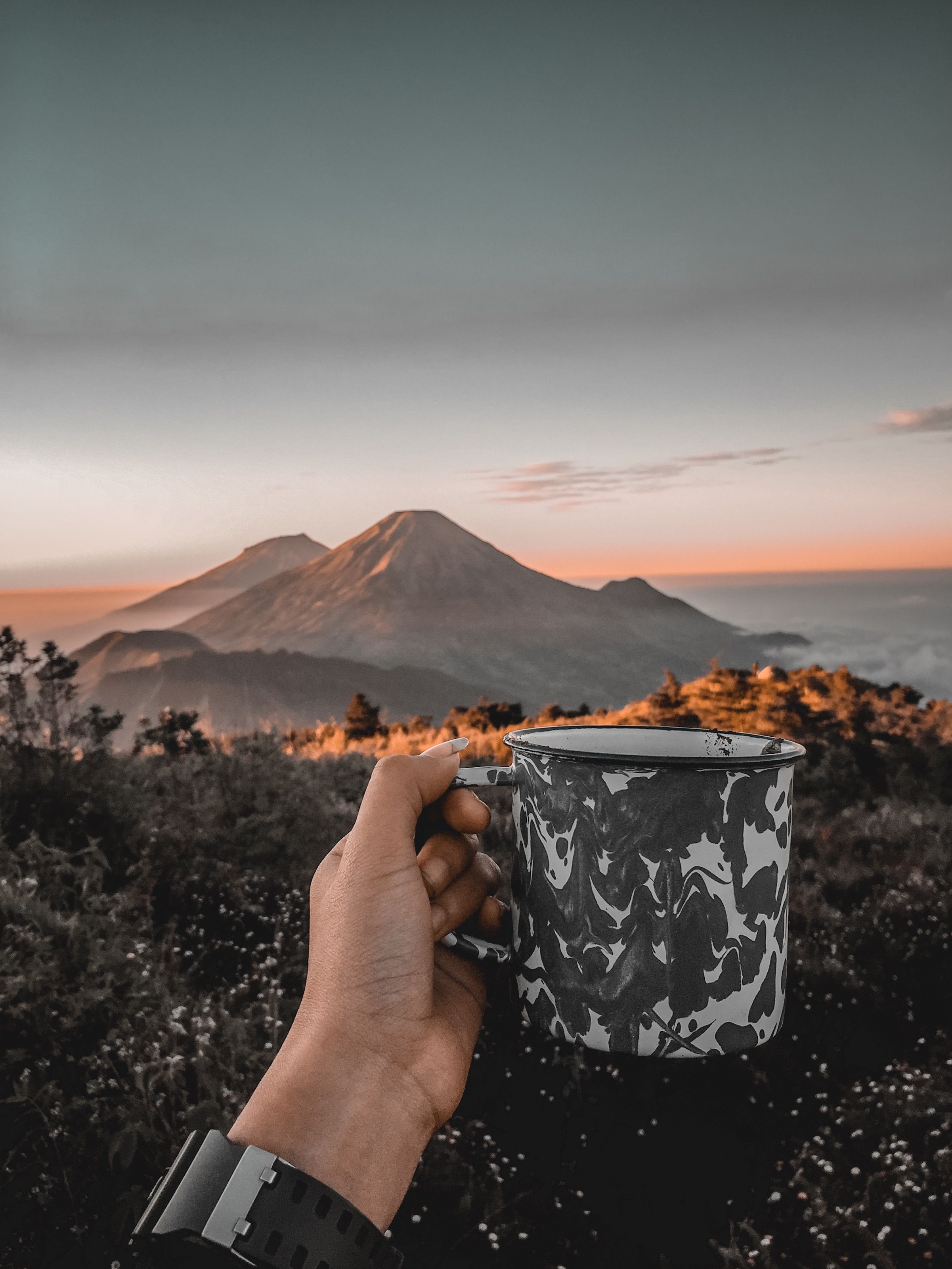 Gambar Background Keren Puncak Gunung - KibrisPDR