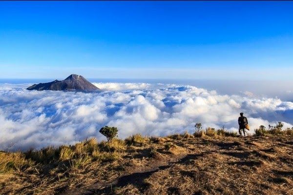 Detail Gambar Background Keren Puncak Gunung Nomer 20