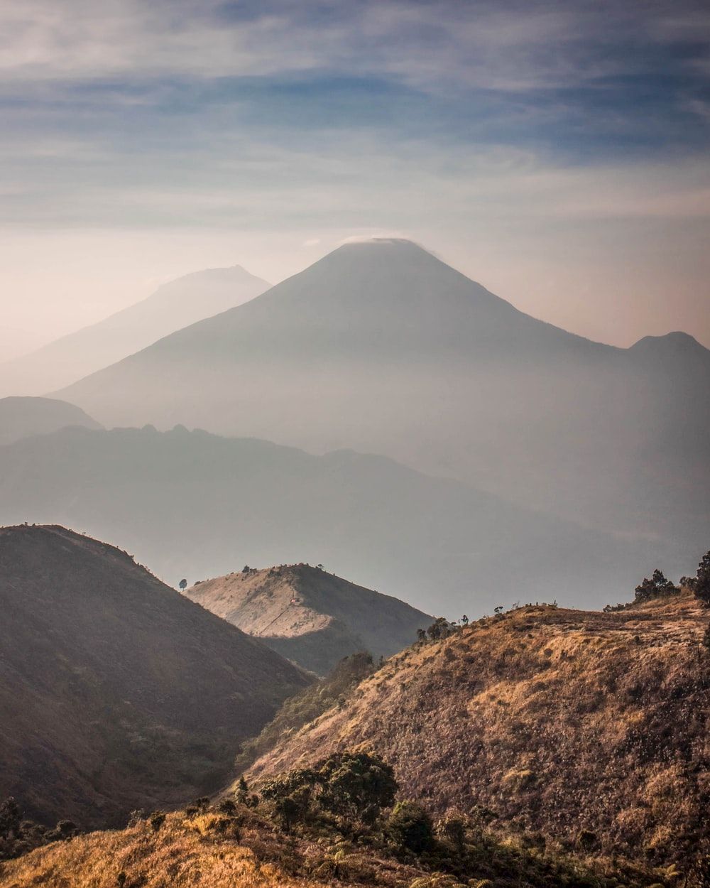 Detail Gambar Background Keren Puncak Gunung Nomer 4