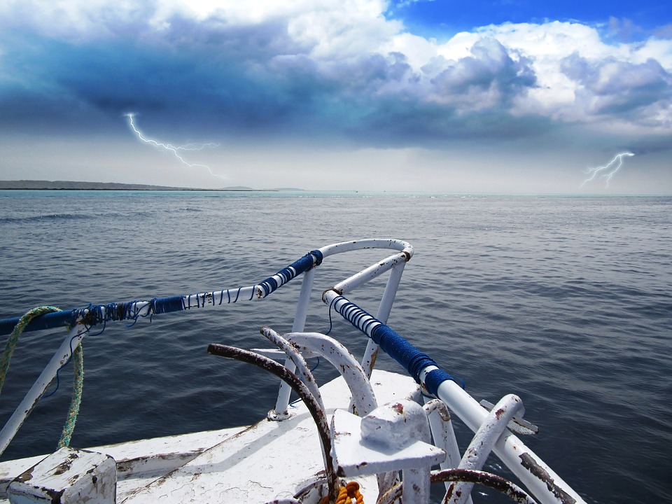 Detail Gambar Badai Di Laut Nomer 7