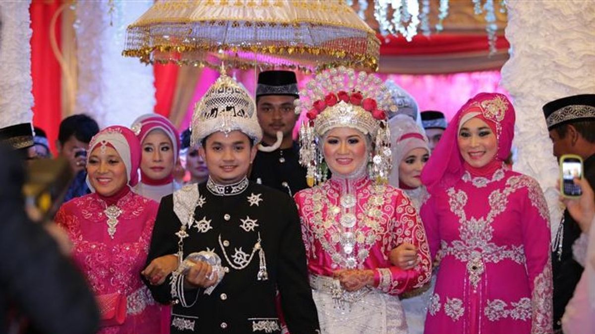 Detail Gambar Baju Adat Aceh Wanita Nomer 33