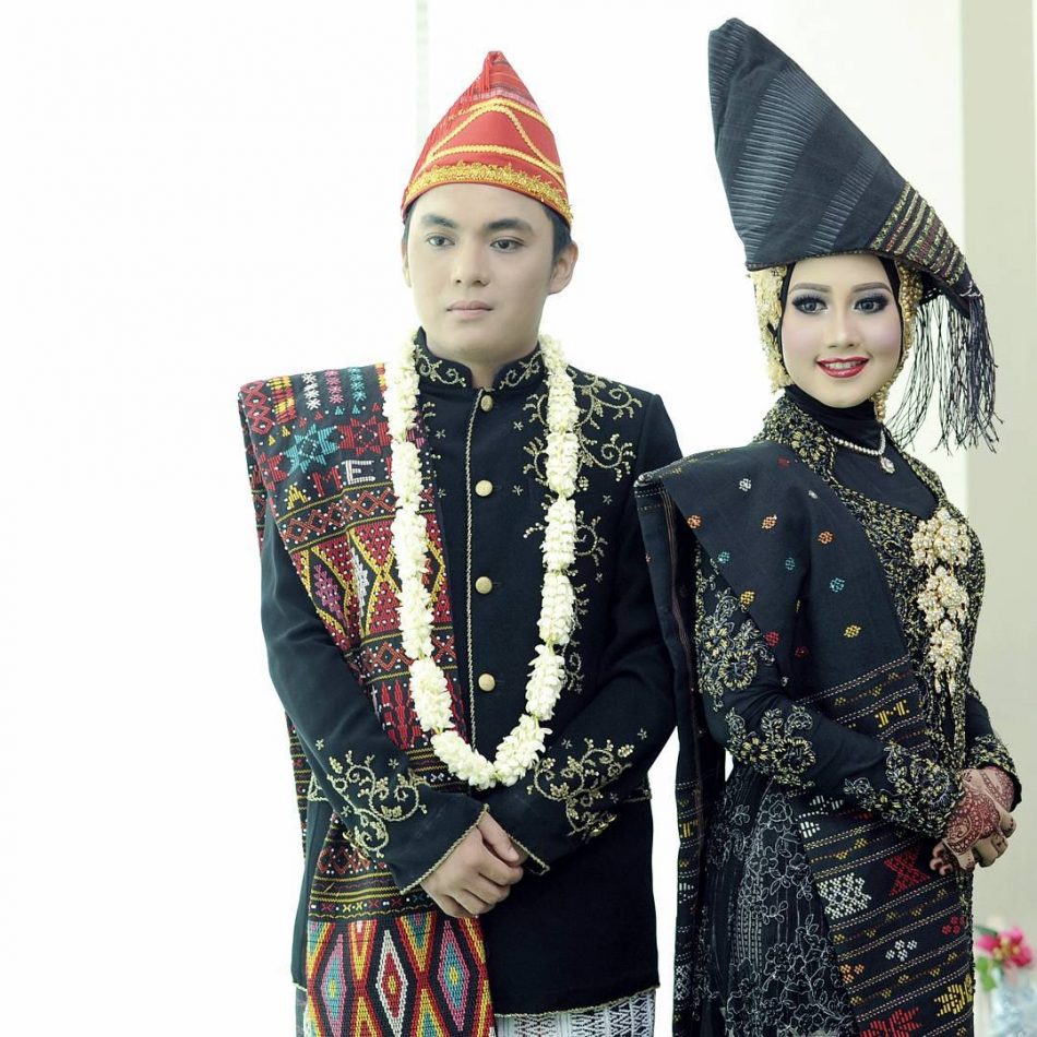 Detail Gambar Baju Adat Batak Nomer 29