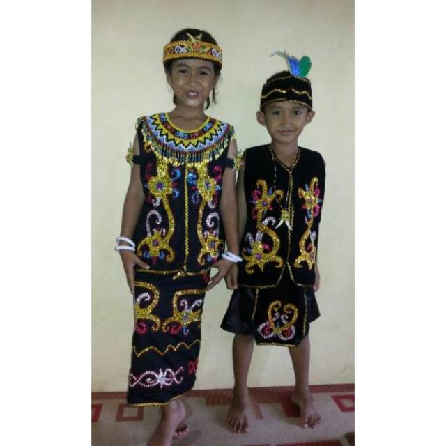 Detail Gambar Baju Adat Dayak Anak Perempuan Nomer 22