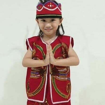 Detail Gambar Baju Adat Dayak Anak Perempuan Nomer 8