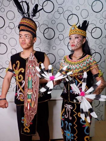 Detail Gambar Baju Adat Di Indonesia Nomer 40