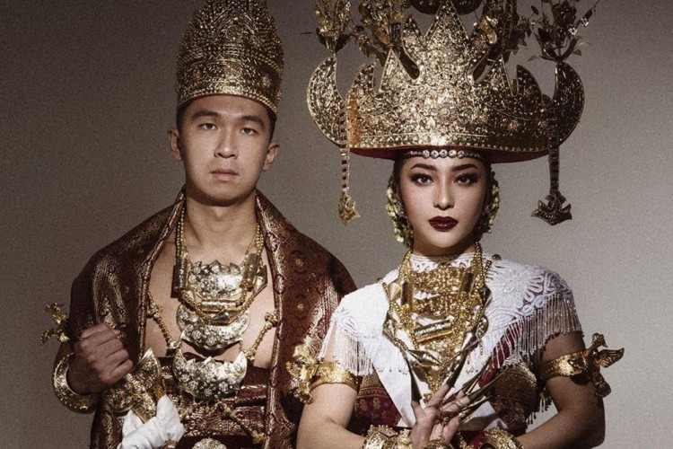 Detail Gambar Baju Adat Di Indonesia Dan Namanya Nomer 52