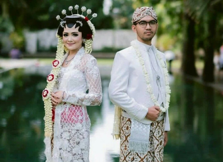 Detail Gambar Baju Adat Jawa Hitam Putih Nomer 32