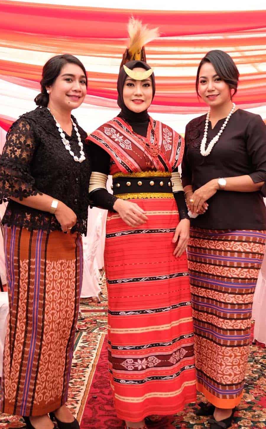 Detail Gambar Baju Adat Maluku Utara Nomer 51