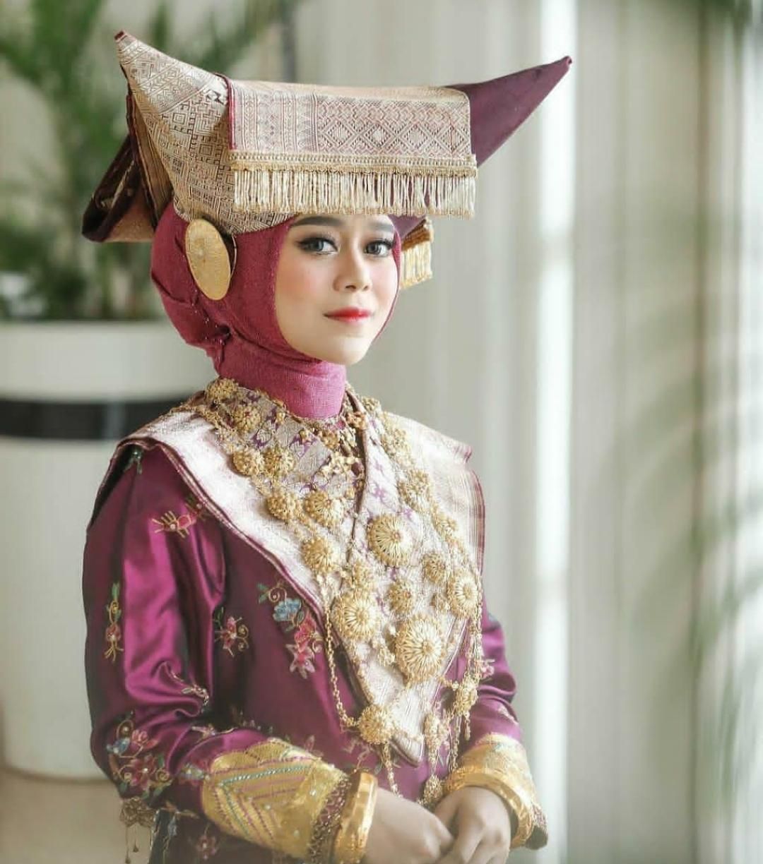 Detail Gambar Baju Adat Minangkabau Nomer 2