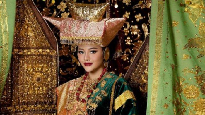 Detail Gambar Baju Adat Minangkabau Nomer 52