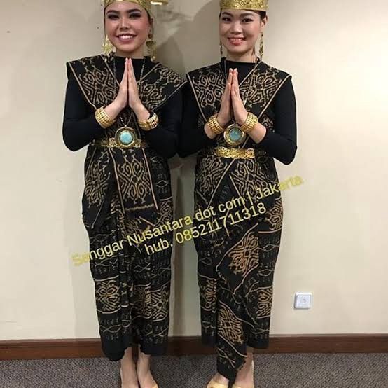 Detail Gambar Baju Adat Nusa Tenggara Nomer 31