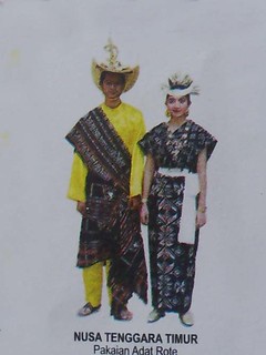 Detail Gambar Baju Adat Nusa Tenggara Timur Nomer 12