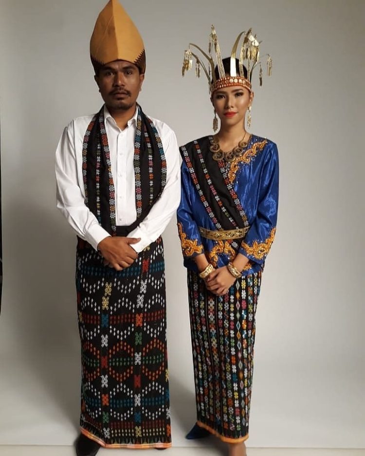 Detail Gambar Baju Adat Nusa Tenggara Timur Nomer 29