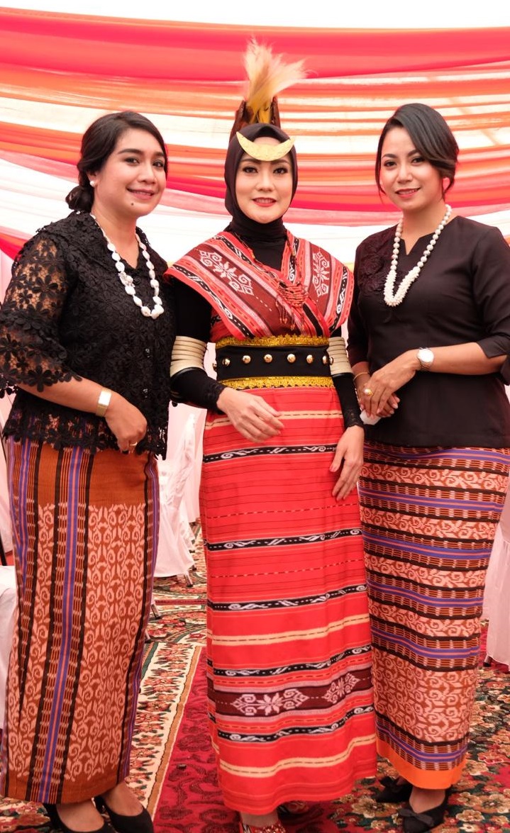 Detail Gambar Baju Adat Nusantara Nomer 13