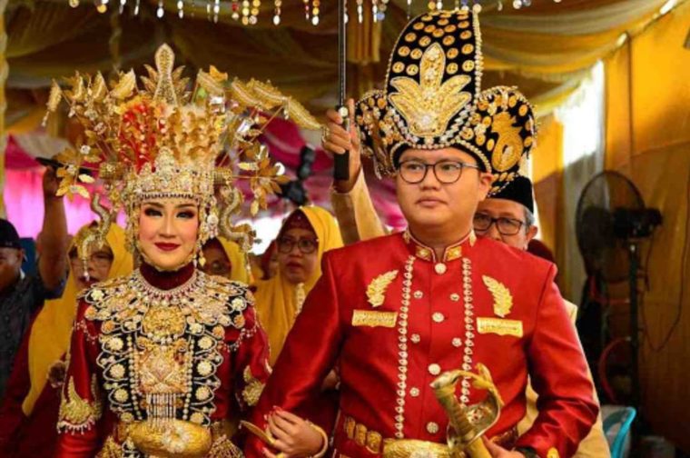 Detail Gambar Baju Adat Sulawesi Utara Nomer 41